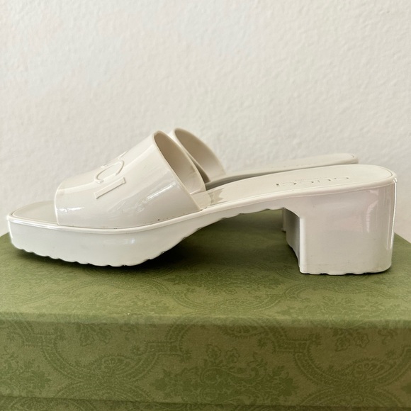 Gucci Rubber Slide - Picture 1 of 3